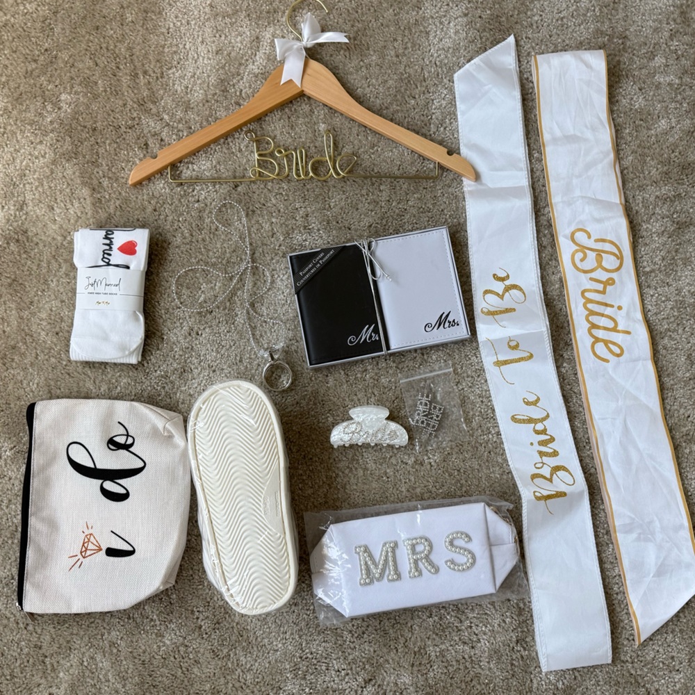 Bride to Be Wedding Accessories Set